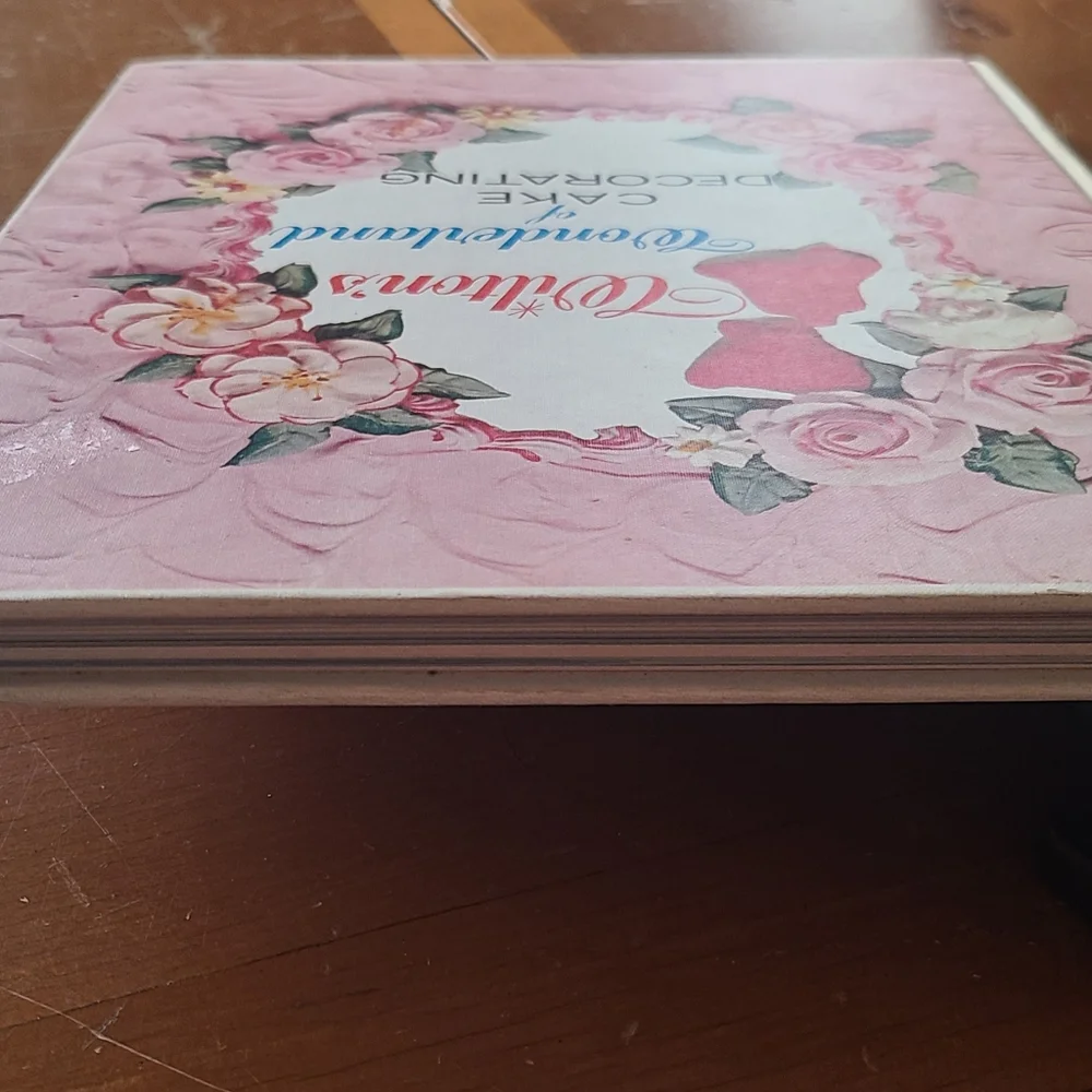 Wilton's Wonderland of Cake Decorating 2nd edition 1964 book